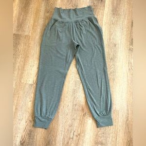 Athleta Salutation Jogger, size small, petite. Grey